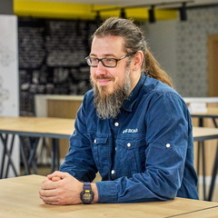 Лев Николаев